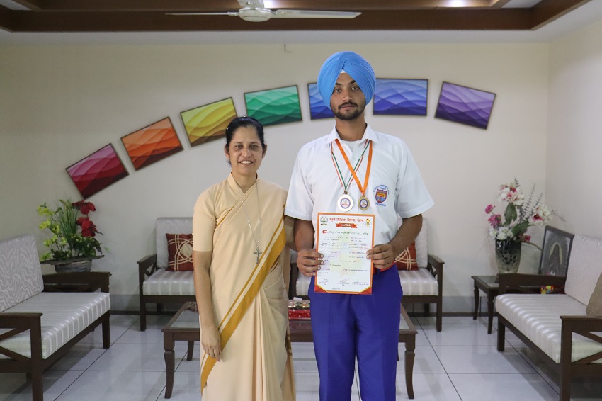 1ST POSITION IN U-19 SHOT PUT