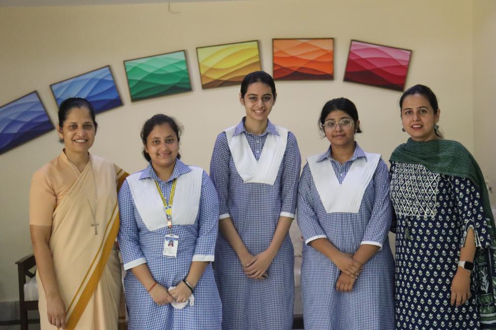 LAURELS AT VALOUR MUN