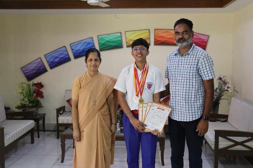 OUTSTANDING PERFORMANCE IN UNDER 17 SABRE AND UNDER 17 FOIL