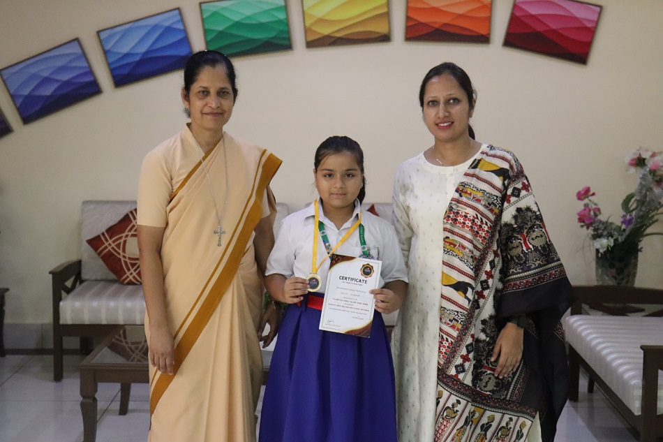 GOLD MEDAL IN TALENT HUNT SHOW