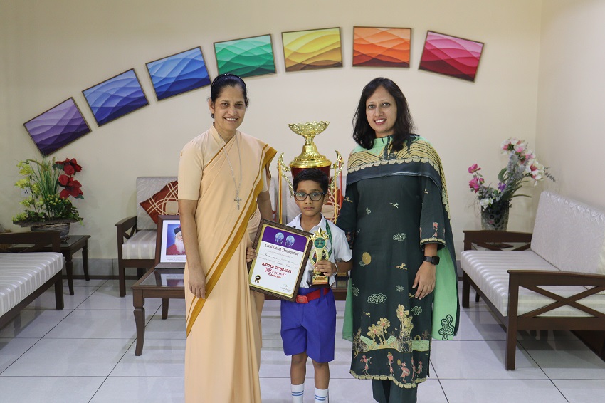 RUNNERS UP TROPHY IN A QUIZ CONTEST