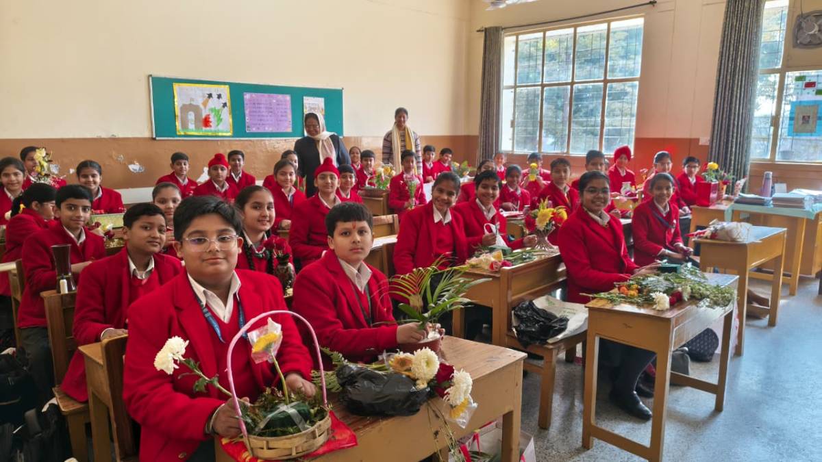 FLOWER ARRANGEMENT COMPETITION (CLASSES 4TH AND 5TH)
